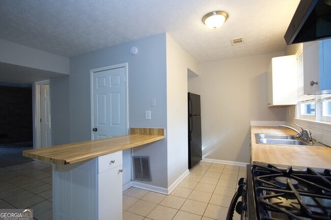 Building Photo - 2139 Golfview Dr SE