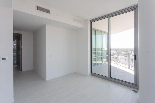 Building Photo - 400 Central Ave