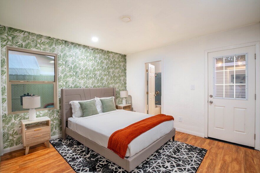 Building Photo - 6203 Thorn St