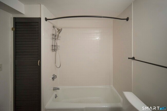 Building Photo - 440 Prospect St