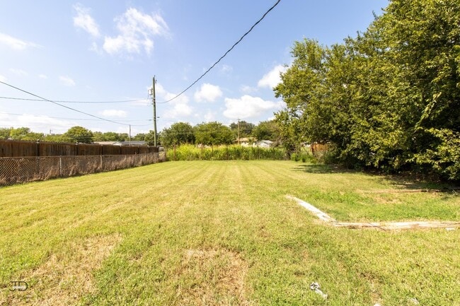 Building Photo - 1624 Sunnyside Ln