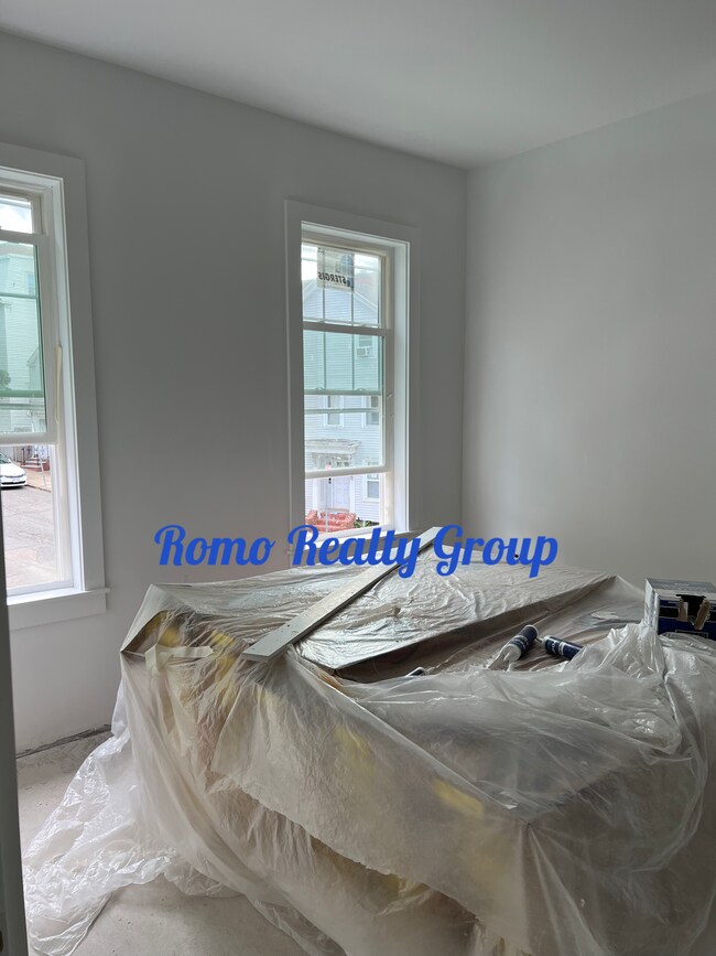 Building Photo - 478 E 4th St