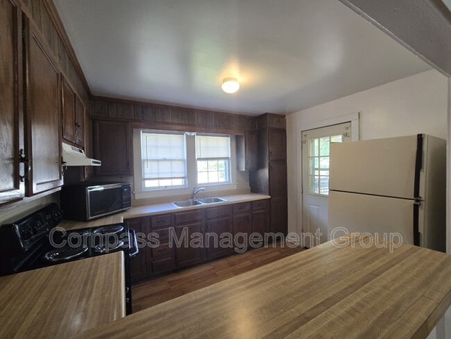 Building Photo - 1719 McClung Ave