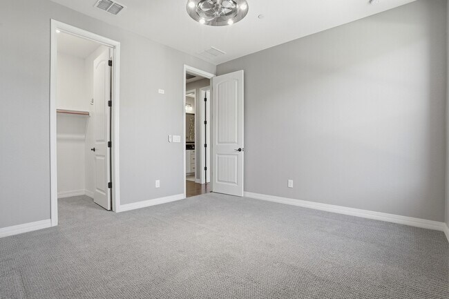 Building Photo - 7471 E Paraiso Dr