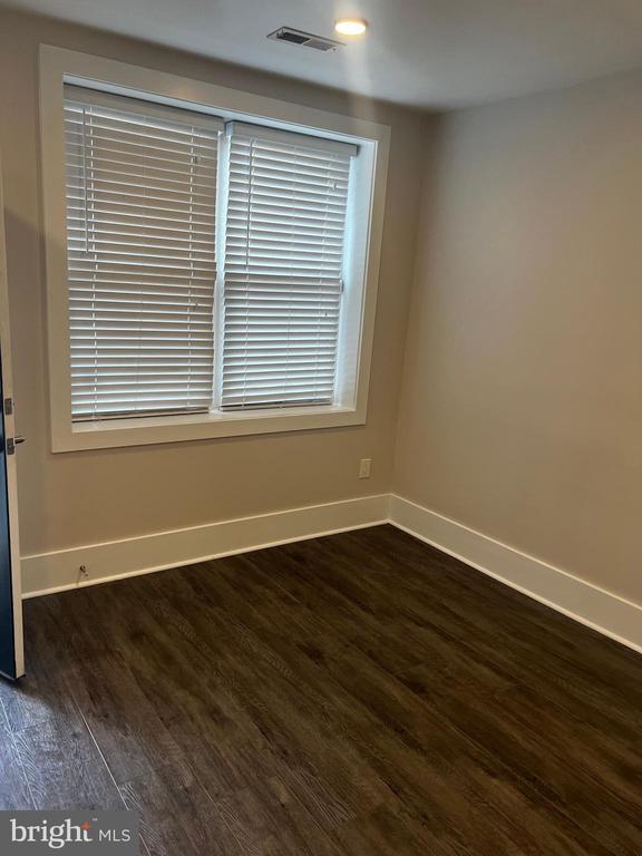 Primary Photo - 924 19th St NE