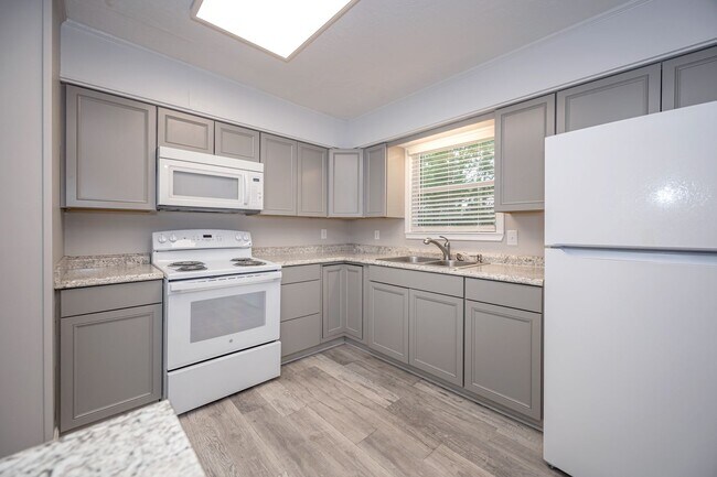Building Photo - Charming Home in the Heart of Ocean Springs!