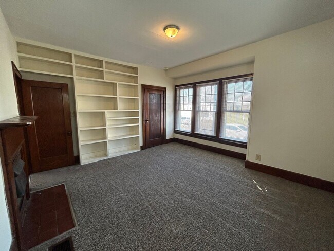 Building Photo - col218