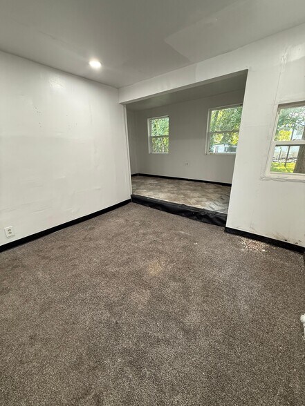 Building Photo - 10 Stannard Ave