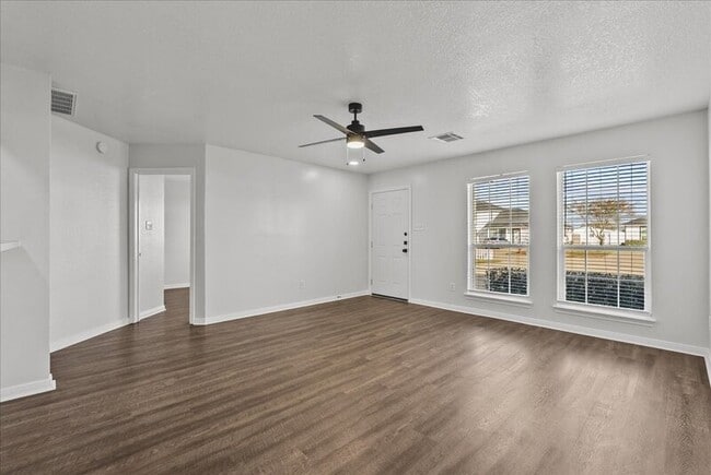 Building Photo - 2142 Roatan Calle