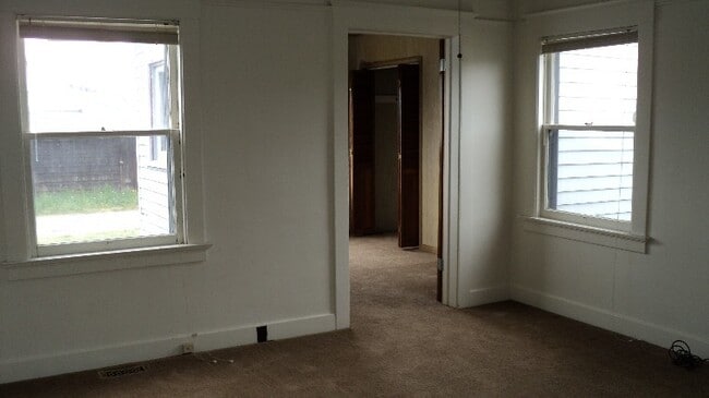 Building Photo - Eureka Henderson Center Home : Tier 2