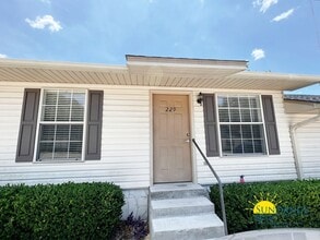 Building Photo - Quaint 2 Bedroom Home in Crestview!