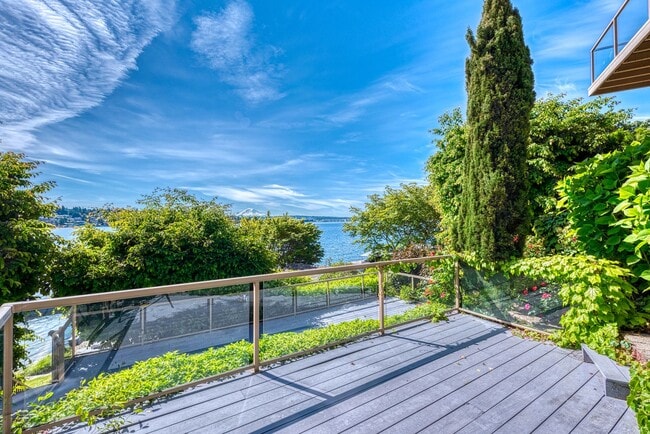 Building Photo - Mercer Island Waterfront Home