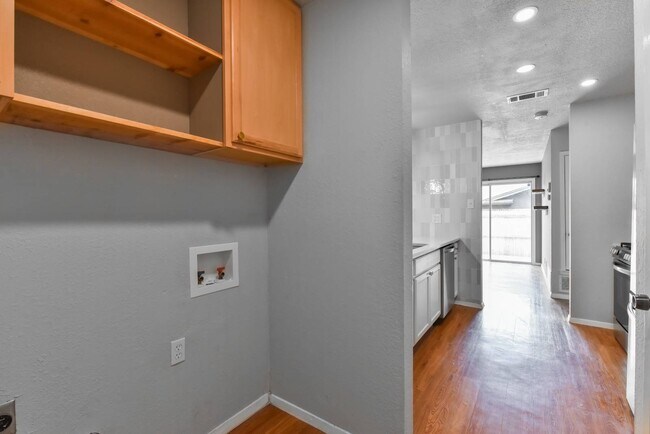 Building Photo - 1602 Missouri Ave