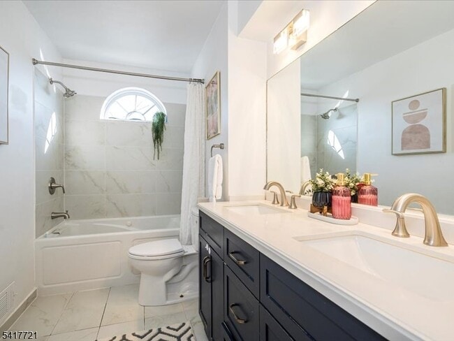 Building Photo - 15 Windemere Rd