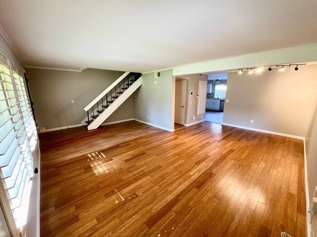 Building Photo - Spacious 4 BR/2.5 BA Townhouse in Carlsbad...