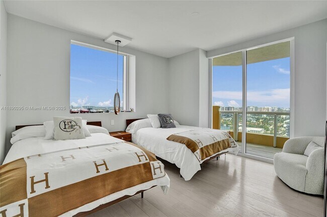 Building Photo - 17875 Collins Ave