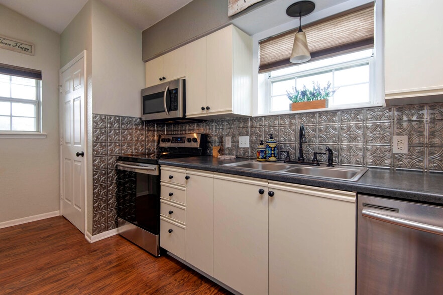 Building Photo - 175 W Rockford Dr