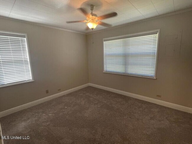 Building Photo - 2083 Martin Rd