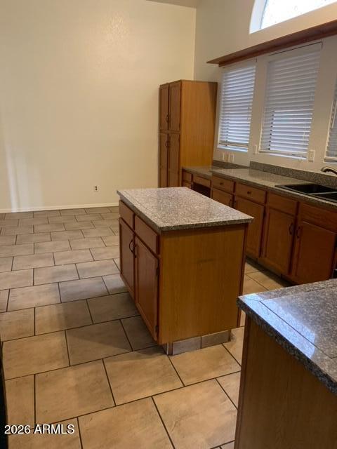 Building Photo - 1338 E Encinas Ave