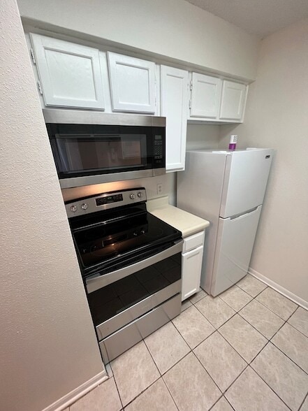 Building Photo - 2120 El Paseo St