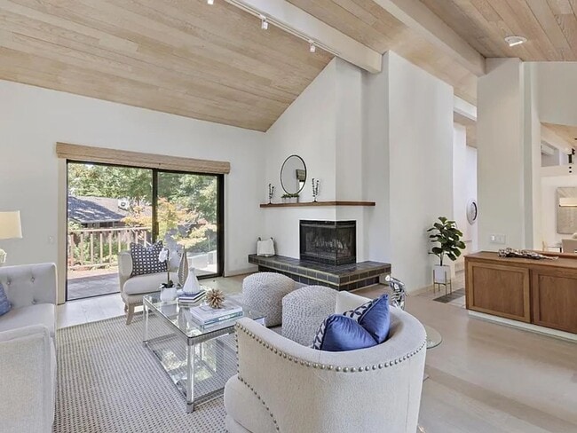 Building Photo - BRIGHT & AIRY HOME IN EXCLUSIVE ENCLAVE SPRAWLING, PRIVATE CULDESAC PROPERTY