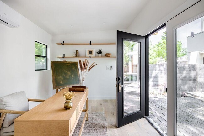 Building Photo - 1811 Justin Ln