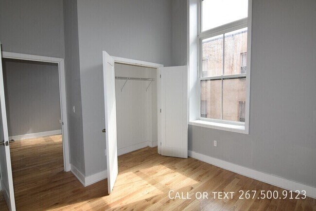 Building Photo - 1523 W Girard Ave