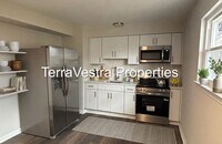 Building Photo - 212 Woodlawn Ave