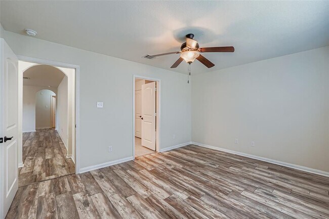 Building Photo - 208 Isabel Ln