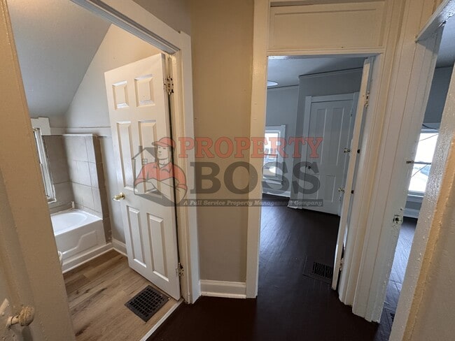 Building Photo - 1225 Lyons St