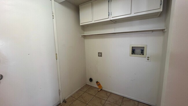 Building Photo - (APPLICATION PENDING) West Palmdale Home