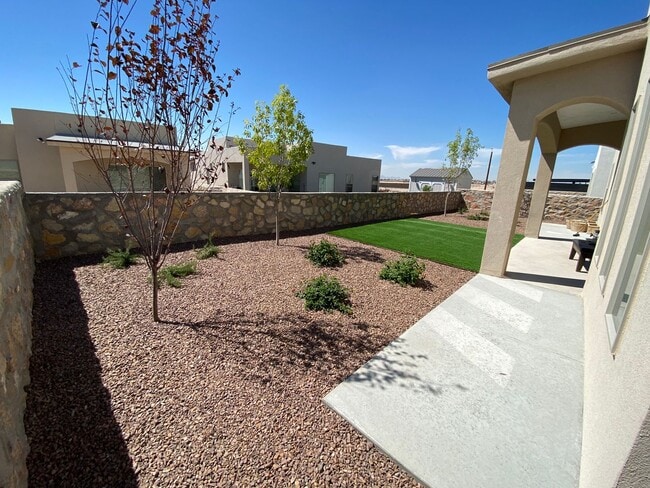 Building Photo - East El Paso 4 bed/ 2.5 Bath Refrig A/C