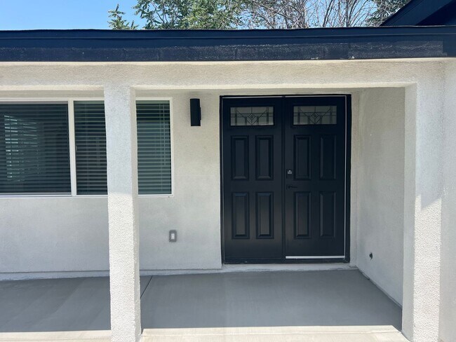 Building Photo - Brand New Detached 3 Bed/2 Bath Home-Central AC +In-Unit Laundry-Riverside