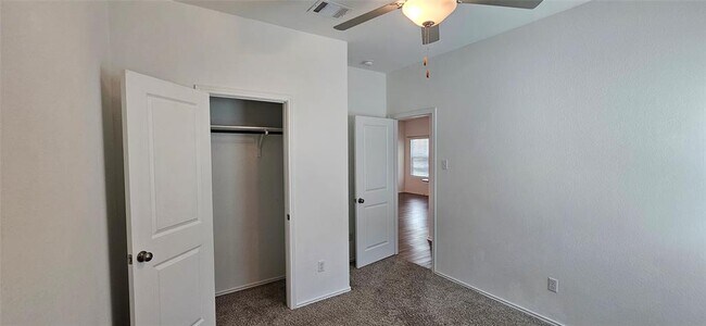 Building Photo - 325 Geode Glen