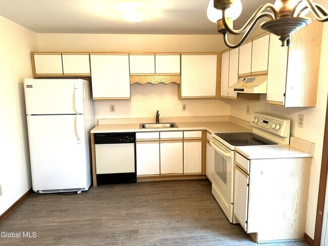 Building Photo - 23 Warsaw Ave