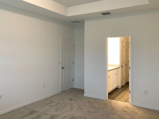 Building Photo - Beautiful 3/2.5 Newly Appointed Home with ...