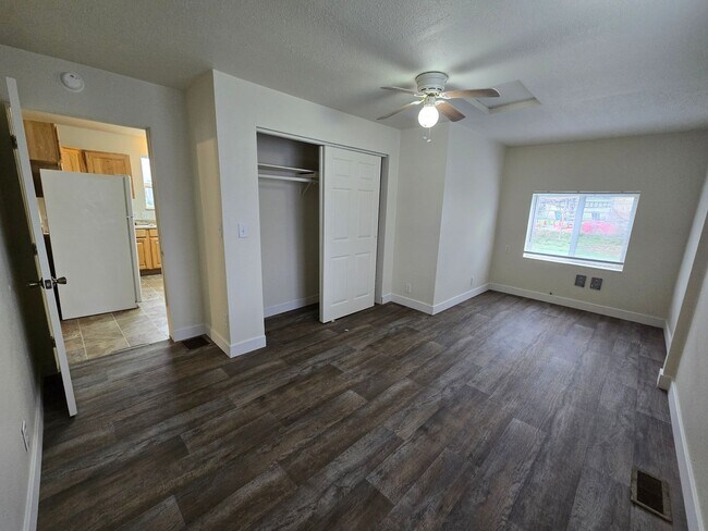 Building Photo - Northside Spokane! Available Now! Move In Special!!