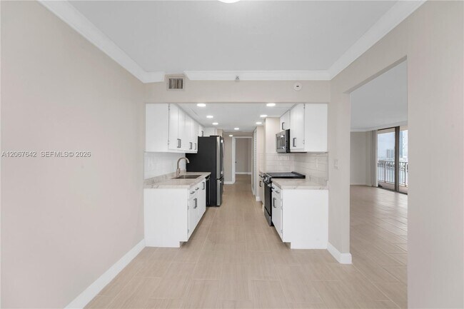 Building Photo - 290 174th St