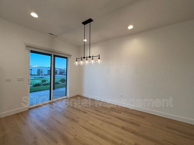 Building Photo - 2916 E Snowberry Dr