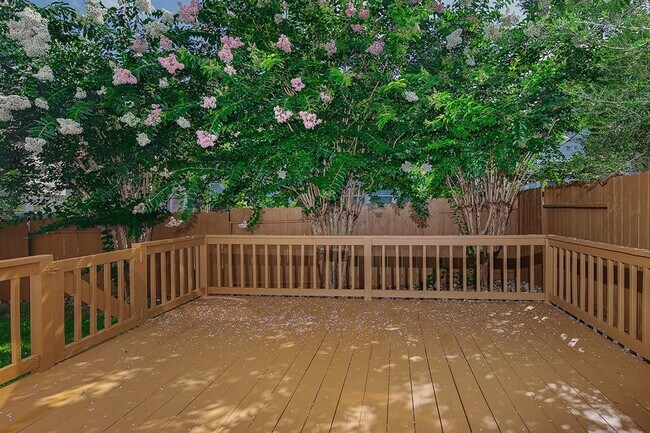 Building Photo - 11 Scenic Brook Ct