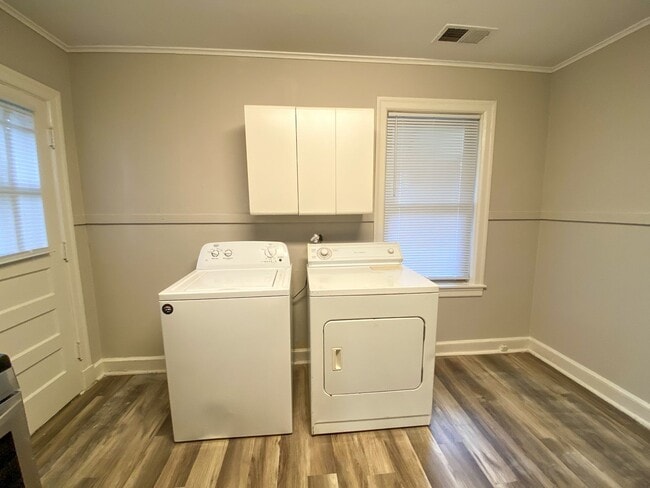 Building Photo - 2 bed, 1 bath near the University of Memphis
