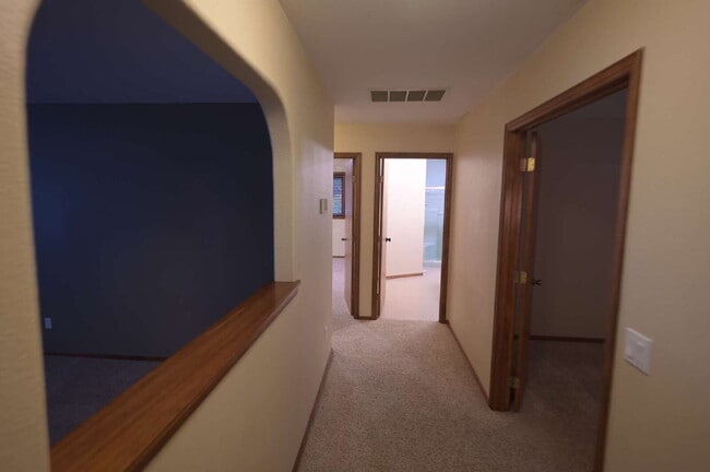 Building Photo - Single level, 3+ bed 3 bath, 2,932 sf home on 1.23 acres in Sequim