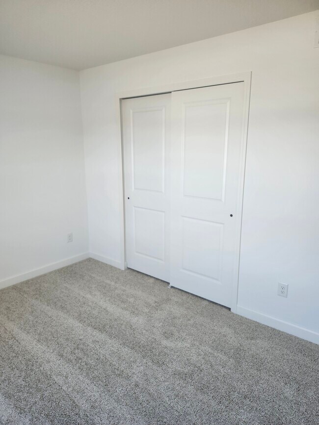 Building Photo - 10531 Harbor Ln N