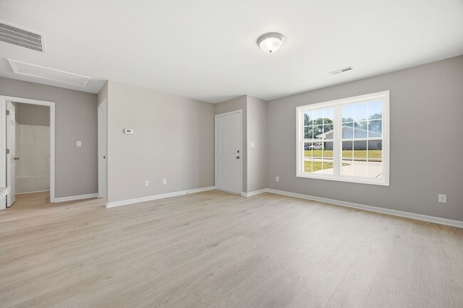 Building Photo - Renovated Apartment for rent