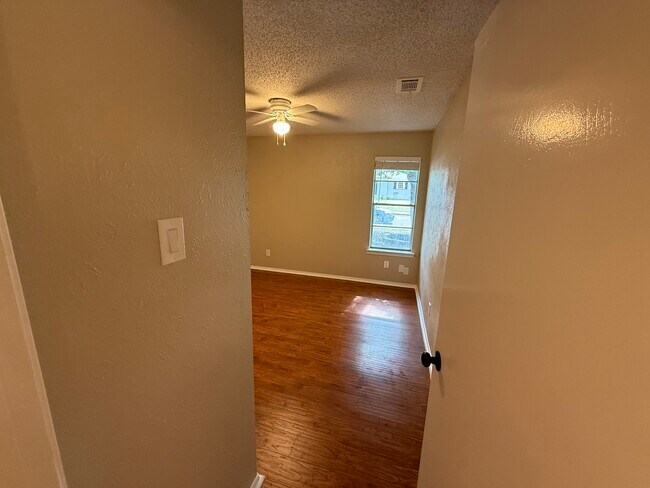 Building Photo - 1221 Holt Ave