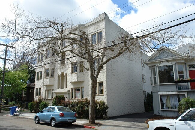 Primary Photo - 2124 Mckinley Ave