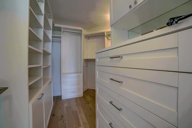 Building Photo - 440 N McClurg Ct