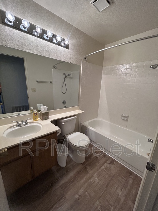 Building Photo - 652 Catalina Ct