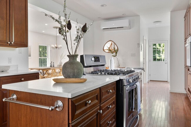 Building Photo - 163 Silver Lake Rd