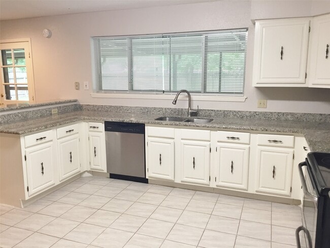 Building Photo - 22815 Merrymount Dr